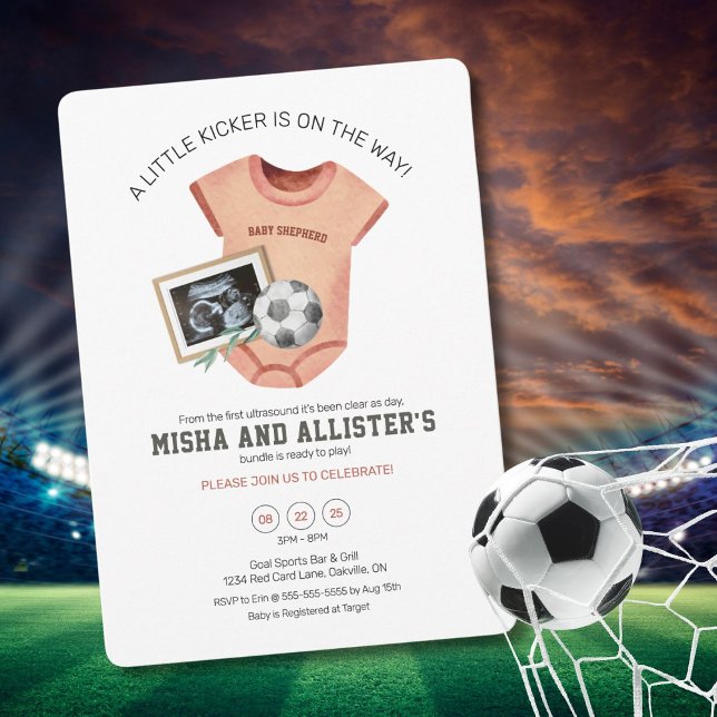 Invitación a Baby Shower de Little Kicker (Adorable baby shower invite for your future soccer star with personalized details)