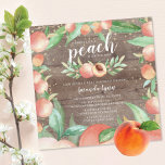 Invitación a Baby Shower de los Chicas dulces y pe<br><div class="desc">El melocotón dulce está en camino para la ducha de bebé con un marco de melocotón y hojas verdes sobre un fondo rústico de madera. Visite nuestra tienda para ver nuestra colección de diseño de melocotón dulce.</div>