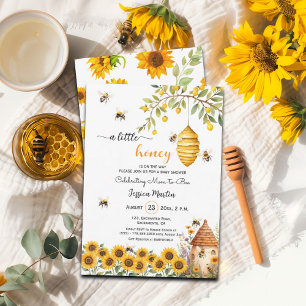 Invitación a Baby Shower de una bebecita pequeña