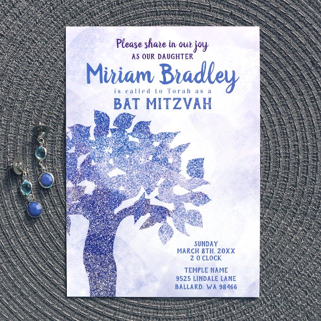 Invitación a Bat Mitzvah de árbol Purpurina azul (light blue glitter tree of life bat mitzvah invitations)