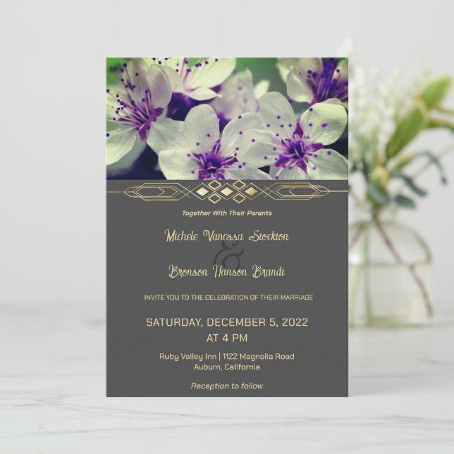 Invitación a bodas con flores moradas (Anverso de pie)