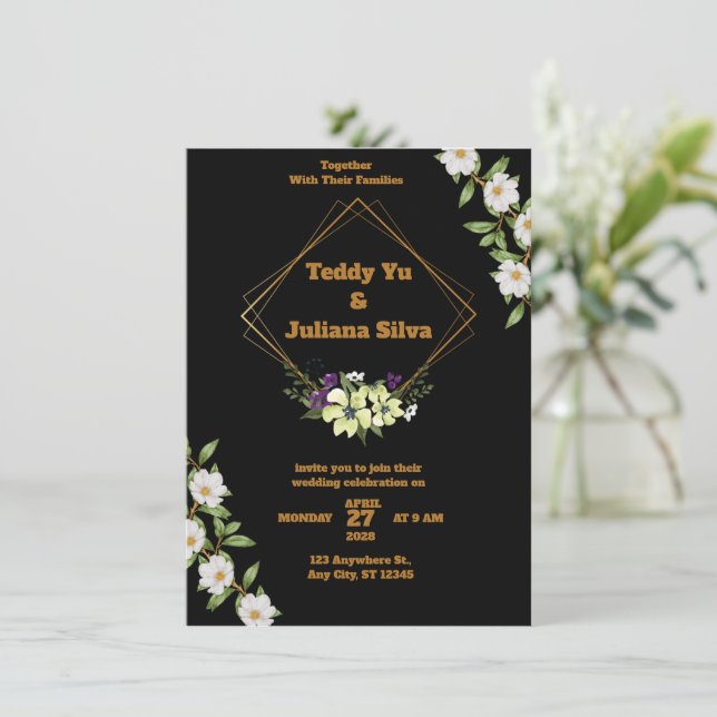 Invitación a bodas en negro y oro con flores (Anverso de pie)
