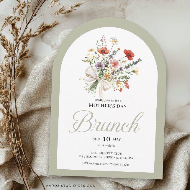 Invitación a Brunch del Día de la Madre con Ramo F (Arched shape invitation shown in 5x7 in. Choose size, paper, and corner style.)