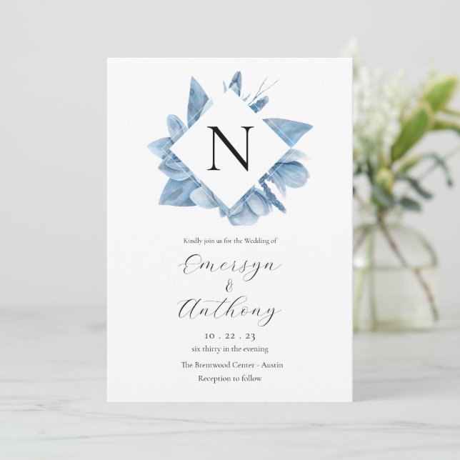 Invitación a casar con color azul floral monograma (Anverso de pie)
