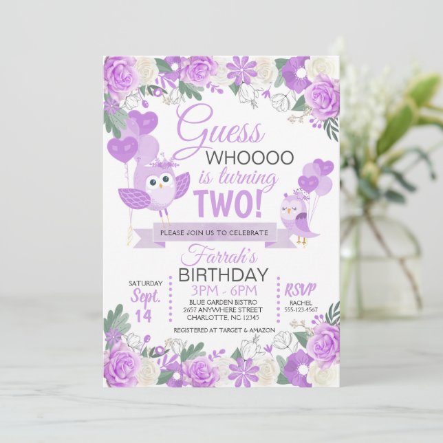 Invitación a cumpleaños con flores de búho morado (Anverso de pie)