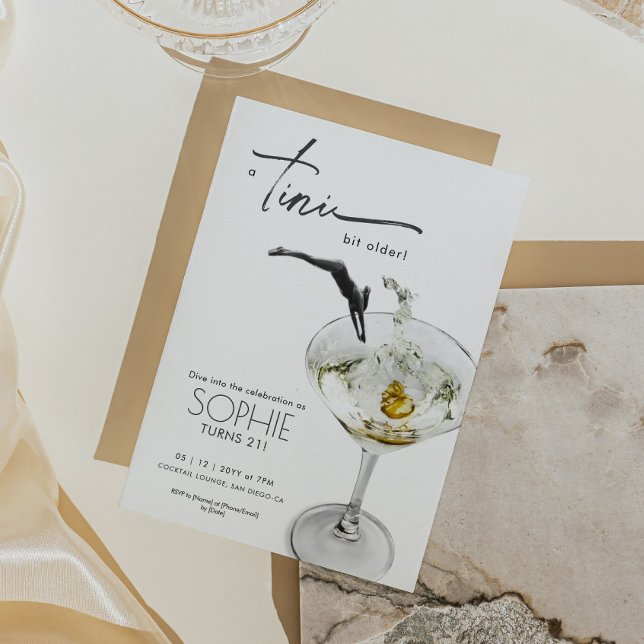 Invitación a cumpleaños Martini, un poco mayor de  (A Tini Bit Older Martini Birthday Invite)