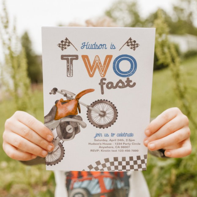 Invitación a dos bicicletas de tierra rápidas (Subido por el creador)