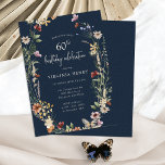 Invitación a fiesta de cumpleaños número 60 de Nav<br><div class="desc">Invitación a la fiesta de cumpleaños número 60 de Navy Blue Floral. Esta elegante y elegante invitación de cumpleaños número 60 cuenta con hermosas acuarelas pintadas a mano y flores silvestres dispuestas como una hermosa corona con un elegante guión con letras a mano. Encontrar elementos coincidentes en la colección de...</div>