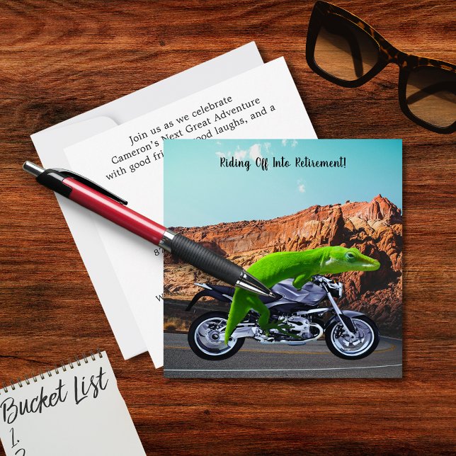 Invitación a Fiesta de motocicleta Gecko de retiro (Ride into Retirement Gecko Motorcycle Party Invitation)