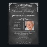 Invitación a Fiesta de tipografía de tablero de cr<br><div class="desc">Esta tipografía de pizarra invitada a la fiesta de cumpleaños número 90 es moderna, de moda y de moda. Realizado en tipografía tradicional de pizarra en blanco y negro con una variedad de fuentes, esta fiesta de cumpleaños número 90 de la moda es una manera única de invitar a familiares...</div>