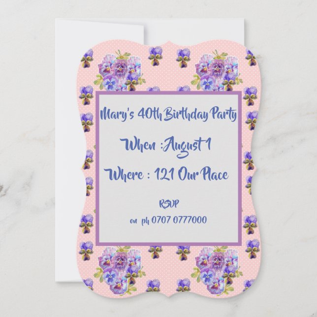 Invitación a flor de cumpleaños con flores rosadas (Anverso)