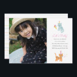 Invitación a foto de cumpleaños de Fiesta Kitten<br><div class="desc">Adorable y colorido ilustracion de tres pequeños gatos que albergan una fiesta de cumpleaños con globos,  helados y gorras fiestas. Fotografía © MIKI Yoshihito: https://www.flickr.com/people/mujitra y proporcionada por Creative Commons: https://creativecommons.org/licenses/by/2.0/</div>