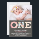 Invitación a foto de primer cumpleaños de Girly Sh<br><div class="desc">Invitación a la foto del primer cumpleaños de Girly Shabby Chic Personalizable de primer cumpleaños con puntos de polka,  patrones florales y de rayas. Divertido y caprichoso.</div>