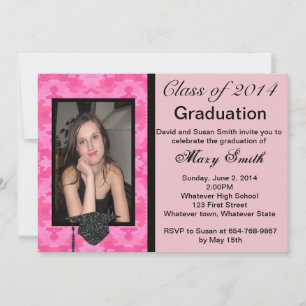 Invitación a graduación de camuflaje rosado calien