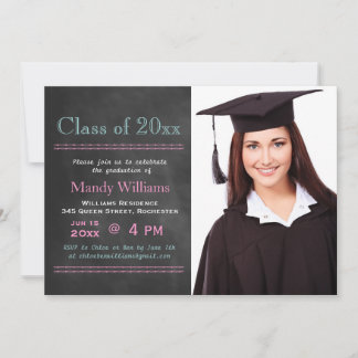 Invitación a graduación de fotos en pizarra rosa