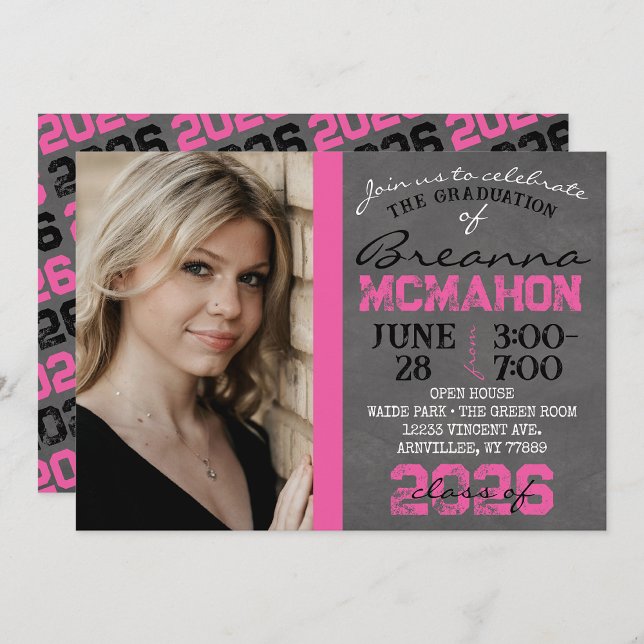 Invitación a graduación de pizarra rosa y negro ca (Repeating Class Year Chalkboard Graduation Photo Invitations)