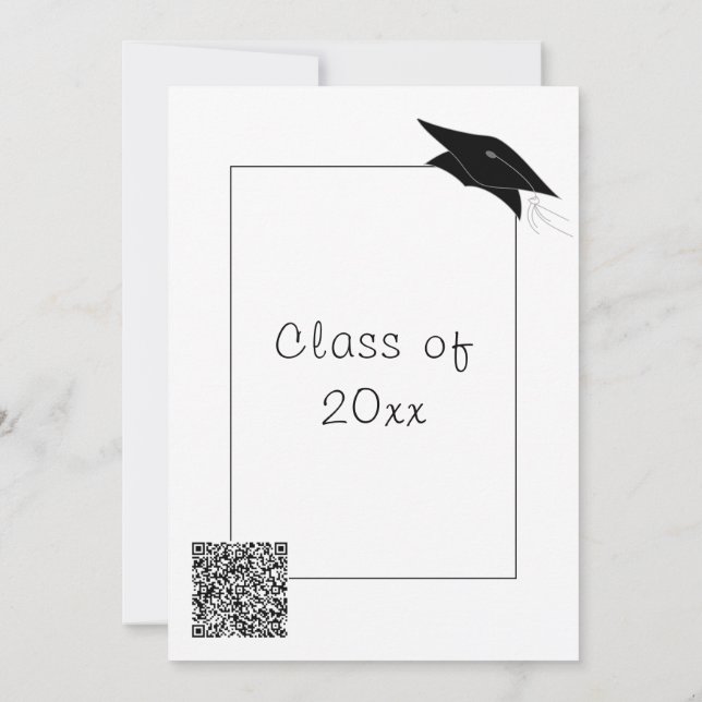 Invitación a graduación en blanco y negro con códi (Reverso)