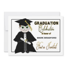 Invitación a graduación - Hombre en Cap & Gown