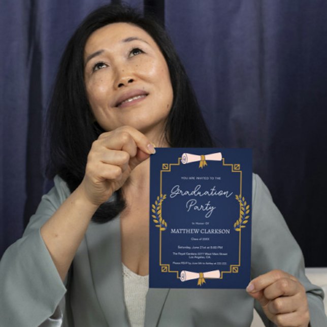 Invitación a graduación por Diploma y Laurel (Subido por el creador)