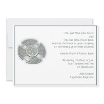 Invitación a la boda blanca de cruz celta plateada