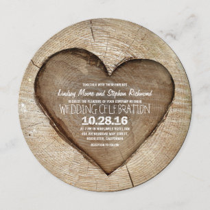 Invitación a la boda de corazón de madera esculpid