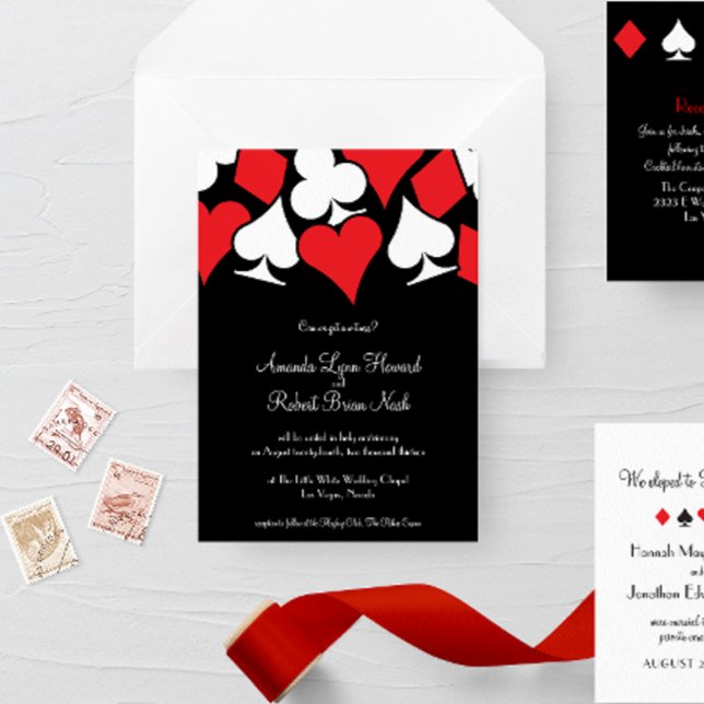 Invitación a la boda de Destiny Las Vegas (red white and black card suits themed Las Vegas wedding suite invitation)