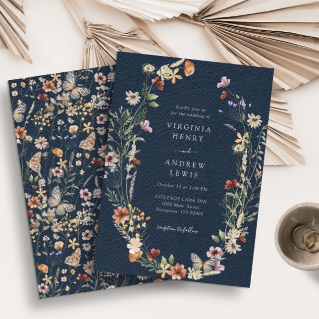 Invitación a la boda de Flora Silvestre Azul de la (Navy Blue Wildflower Wedding Invitation by Painted Paperie
)