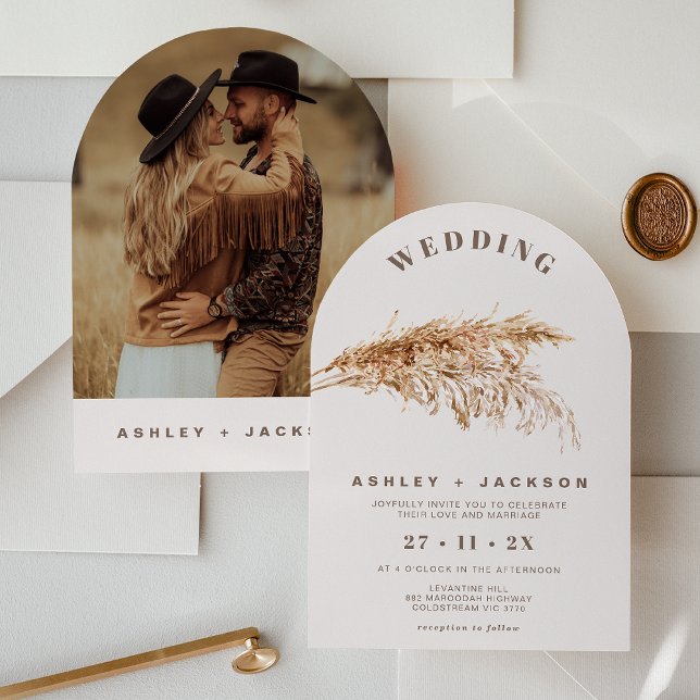 Invitación a la boda de hierba de pampas con arcos (Boho Arched Pampas Grass Wedding Invitation, Warm Cream, Bohemian, Watercolor Pampas Grass, Brown)