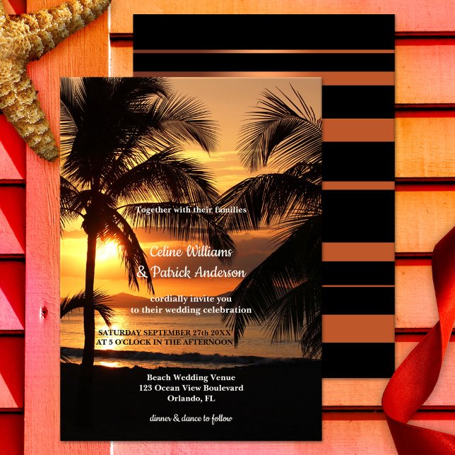 Invitación a la boda de la boda de la playa del Pa (Wedding invitation featuring a sunset at a tropical beach with palm trees)