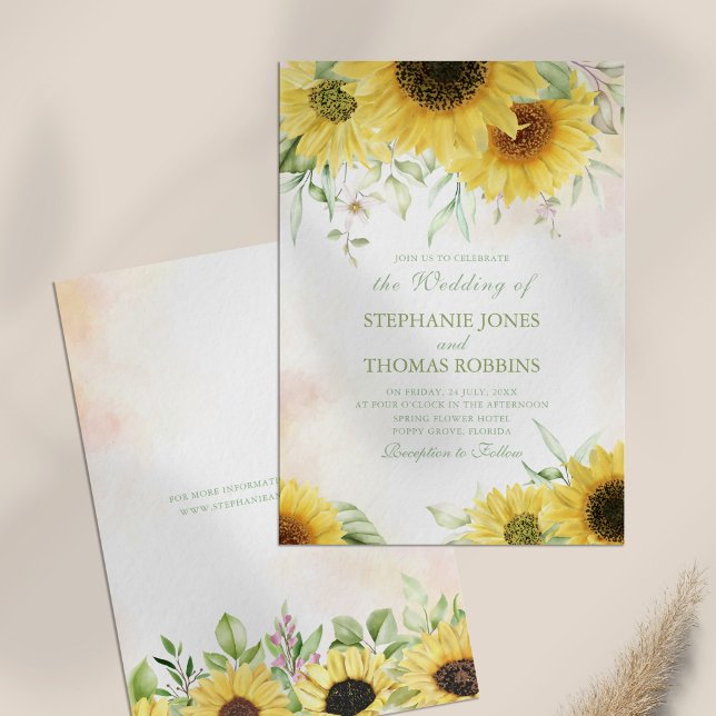 Invitación a la boda de la flor de girasol rústica (Rustic Sunflower Delight Wedding Invitation on a table.)