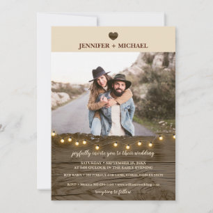 Invitación a la boda de la foto de la madera de un