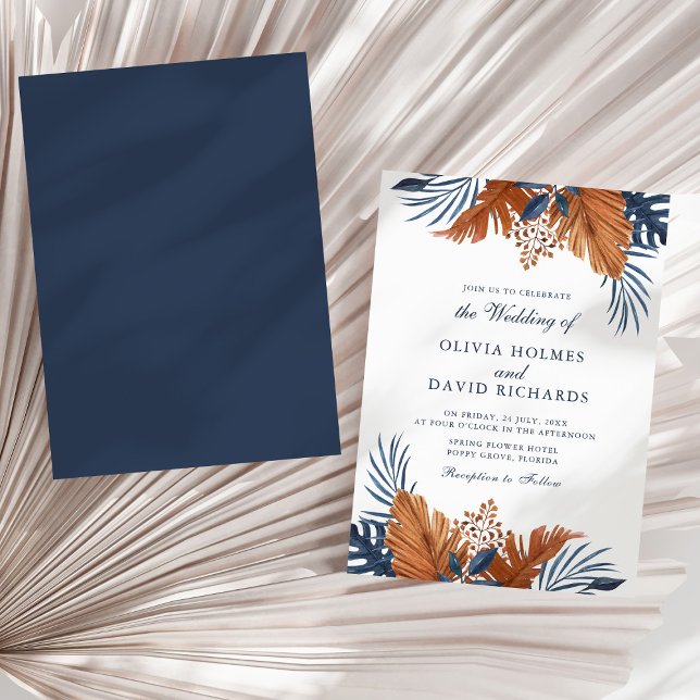 Invitación a la boda de la Monstera Tropical Azul  (Midnight Blue Tropical Monstera Wedding Invitation on a sunny neutral dry palm leaf.)