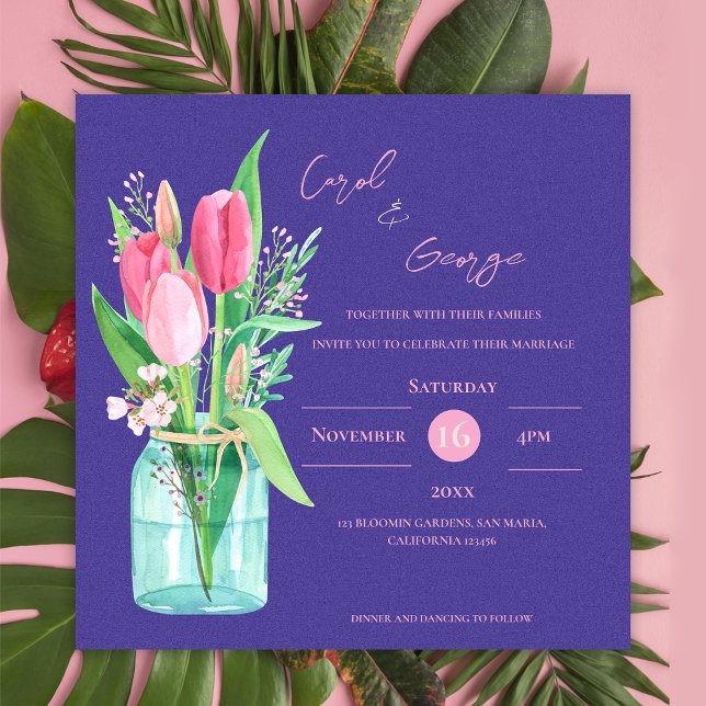 Invitación a la boda de las flores de mason mason  (Bold Purple Mason Jar Flowers Wedding Invitation)