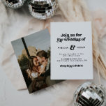 Invitación a la boda de los 70 en Retro Moderno<br><div class="desc">Esta es una moderna invitación de bodas inspirada en los minimalistas años 70 que presenta un tipo de letra sans serif y groovy vintage. Esta invitación a la boda retro viene con una parte posterior opcional donde puede mostrar su propia foto especial. Edite toda la redacción excepto la de "únete...</div>