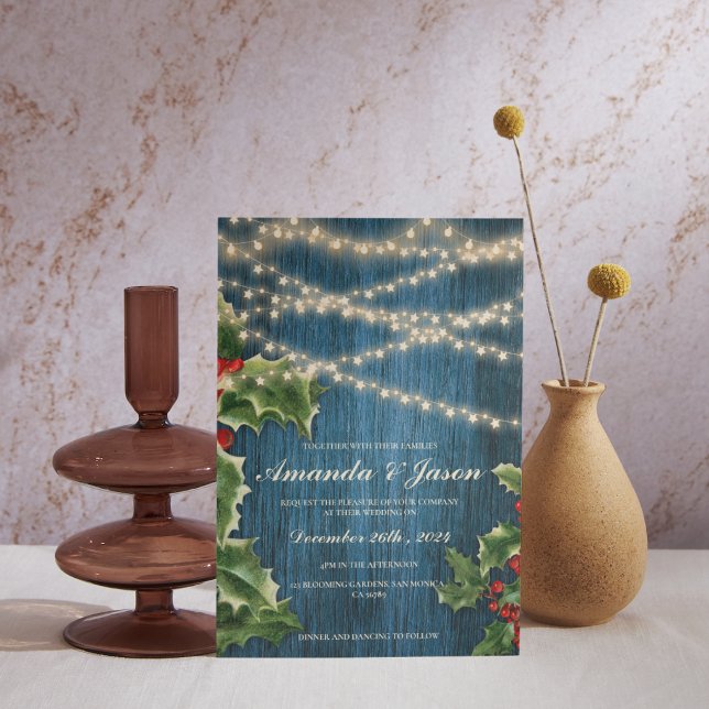 Invitación a la boda de Navidades de Rustic Wood B (Rustic Wood Berries Christmas wedding Invitation Postcard)