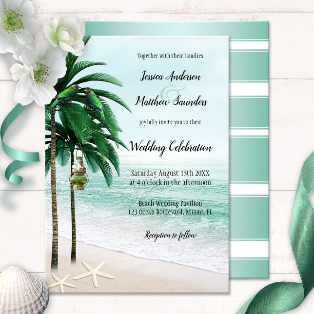 Invitación a la boda de palmeras de playa tropical (Tropical wedding invitation featuring a beach with palm trees, parrots and lantern with flowers)