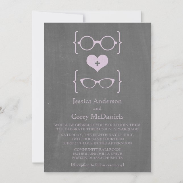 Invitación a la boda de pizarra de gafas moradas (Anverso)