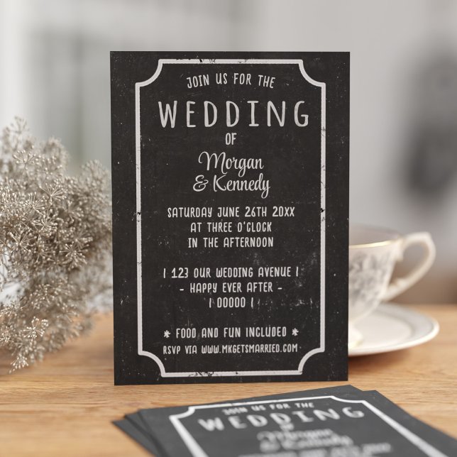 Invitación a la boda de pizarra negra y blanca (An informal chalkboard wedding invitation for your informal wedding. Just add your details)