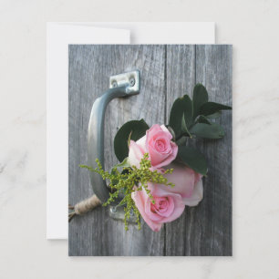 Invitación a la boda de rosas y madera de pino