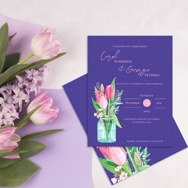 Invitación a la boda de Tulip Mason Jar en morado  (Purple & Blush Tulip Mason Jar Wedding Invitation Postcard)