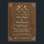 Invitación a la boda de un árbol rústico<br><div class="desc">Esta invitación presenta una textura de corteza arbolada como telón de fondo para un ambiente rústico y acogedor. Hay dos flechas cruzadas en la parte superior con un corazón y las iniciales de la novia y el novio. La decoración de la esquina aporta un toque elegante. Esta invitación es de...</div>