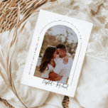 invitación a la boda de un arco moderno<br><div class="desc">Invite a su boda con este personalizable sencillo y moderno para guardar la invitación de fecha. La foto de la tarjeta se puede cambiar por la tuya. Esto ahorra que la invitación de fecha sea perfecta para cualquier temporada.</div>