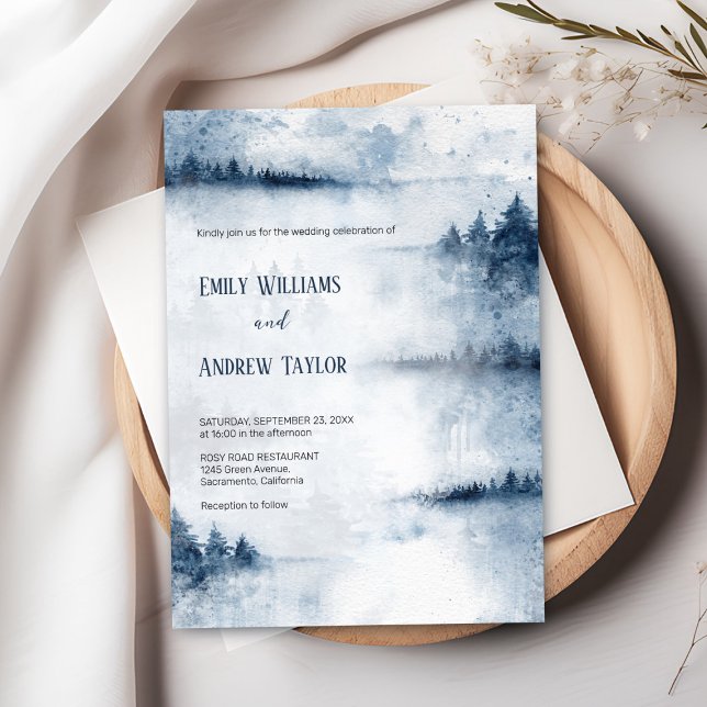 Invitación a la boda de un bosque húmedo (“Elegant navy blue watercolor wedding invite with foggy forest design for rustic or woodland wedding)