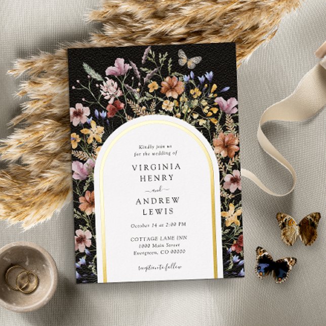 Invitación a la boda del Arco del Boho Negro (Black Boho Wildflower Arch Wedding Invitation Foil Invitation by Painted Paperie
)