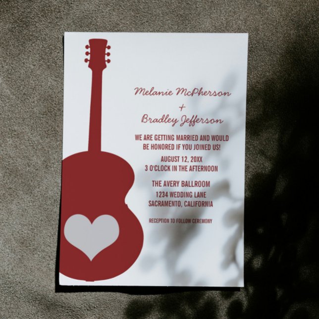 Invitación a la boda del corazón de la guitarra ro (Maroon Red Guitar Heart Wedding Invite)