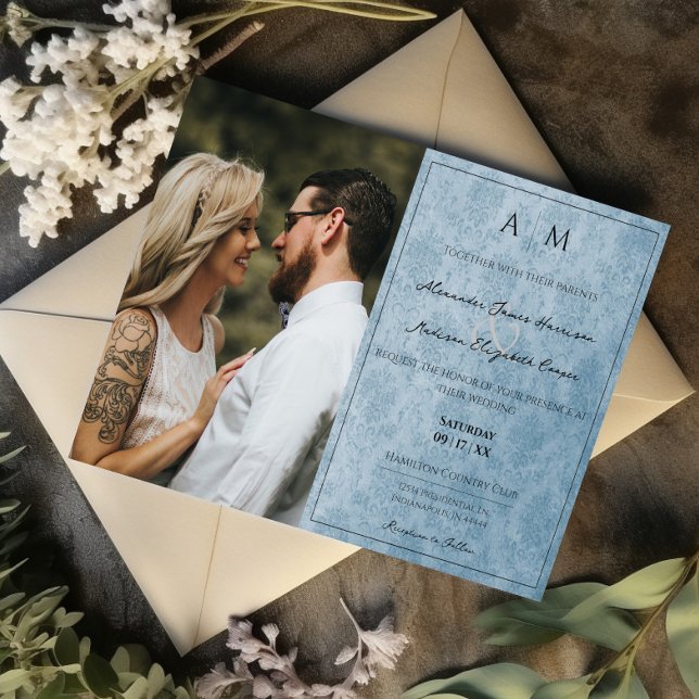 Invitación a la boda del Monograma de Damasco Azul (Blue Photo Damask Monogram Wedding Invitation)