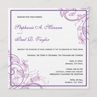 Invitación a la boda en un monograma púrpura