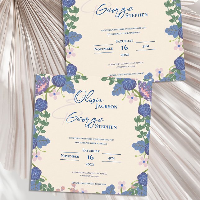 Invitación a la boda floral azul y púrpura de boni (Monogram Blue & Purple Floral Wedding Invitation)