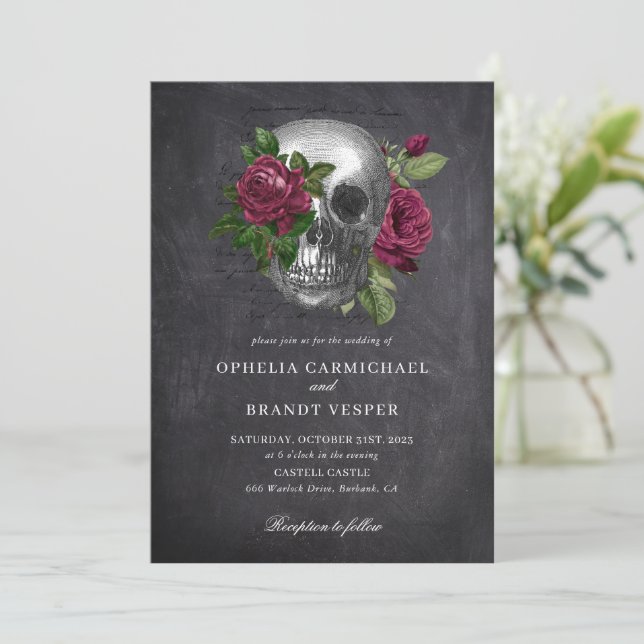 Invitación a la boda floral de cráneo gótico (Anverso de pie)