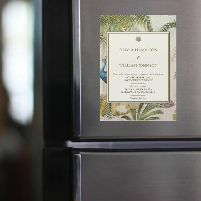 Invitación a la boda magnética de la palma de pavo (Tropical peacock palm wedding invitation magnet that is stylish, practical, and unforgettable.)